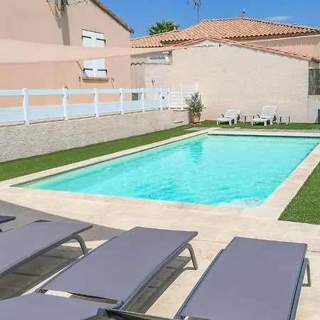 Amazing In Saint-nazaire-daude With Kitchen Holiday home