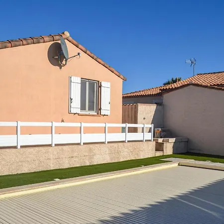 Amazing In Saint-nazaire-daude With Kitchen Holiday home