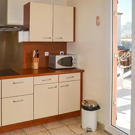Amazing In Saint-nazaire-daude With Kitchen Holiday home Saint-Nazaire-d'Aude